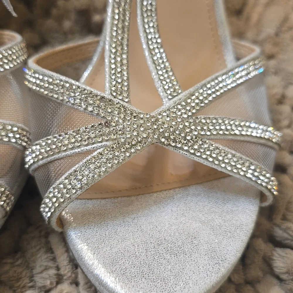 New‎ I. Miller Women's Size Rhinestone Silver T-Strap Heel Shoe Adjustable Strap